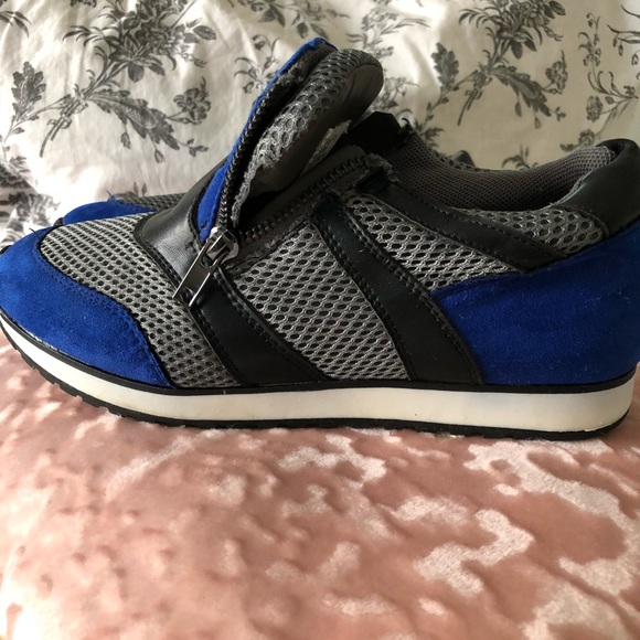 Women’s  Sneakers - Picture 4 of 8